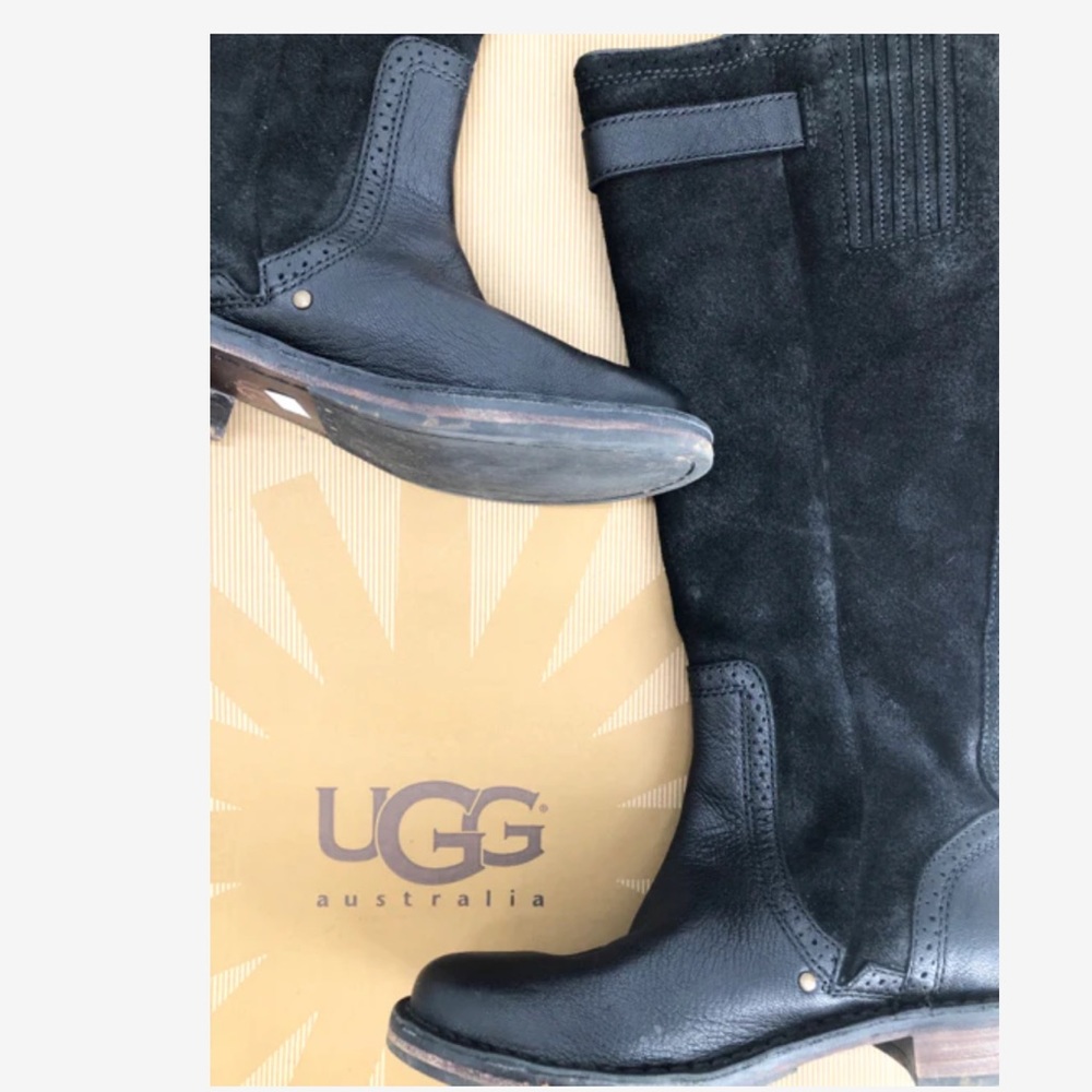 🎯 SOLD🎯 
💫 Black Suede Ugg Boots 💫